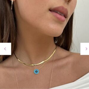 Jennifer Zeuner snake gold chain